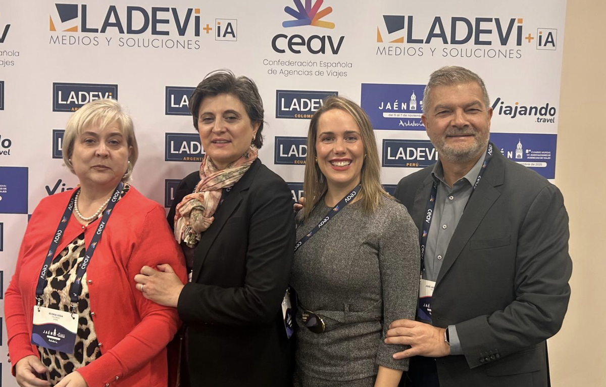 Miembros del sindicato Valorian, en la 8ª Cumbre Mundial de Asociaciones de Agencias de Viajes en Jaén.