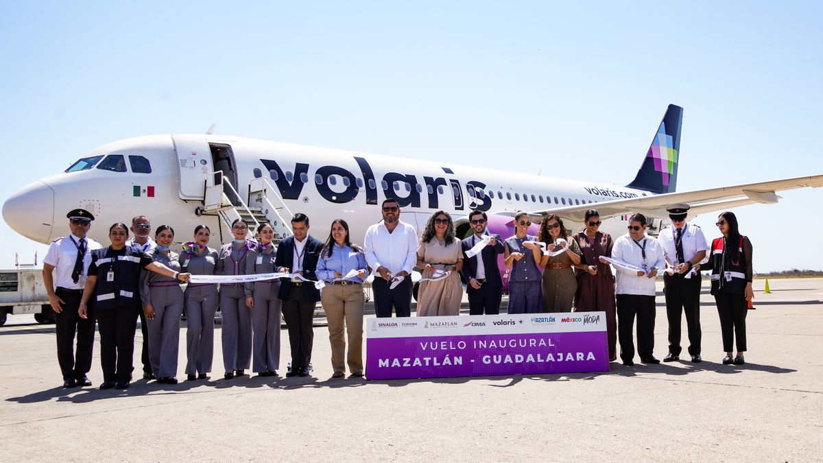 La secretaria de Turismo de Sinaloa, Mireya Sosa Osuna, le dió la bienvenida a los pasajeros del vuelo inaugural de la ruta Guadalajara-Mazatlán de Volaris . &nbsp;