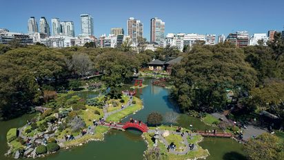 Vista del Jardín Japonés de la Ciudad de Buenos Aires ubicado en el Parque Tres de Febrero del barrio de Palermo.