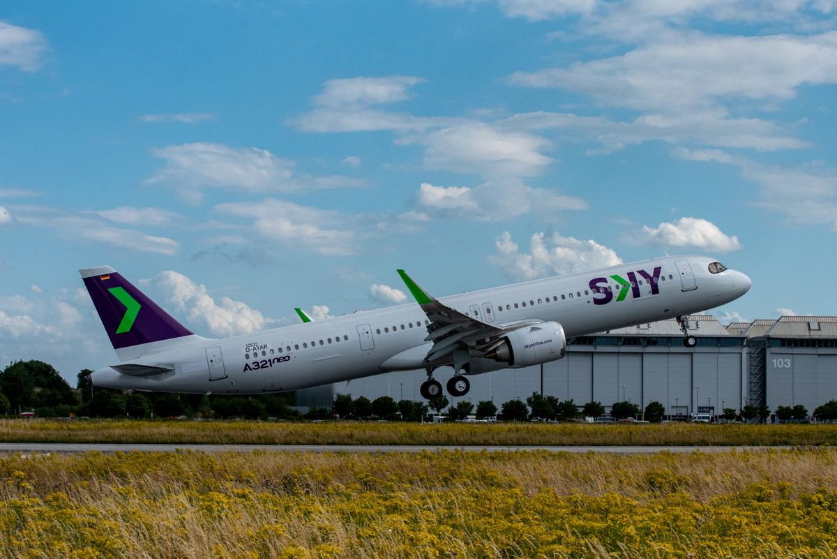 Actualmente, el 11%de los pilotos de la aerolínea de Sky Airline son mujeres, duplicando el promedio mundial del5%, según estima IATA. - Ladevi Medios y Soluciones Actualmente, el 11%de los pilotos de la aerolínea de Sky Airline son mujeres, duplicando el promedio mundial del5%, según estima IATA.