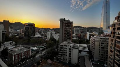 Hoteles de Santiago enfrentaron un flujo inusual de pasajeros locales, el cual coincidió con el turismo internacional de la temporada de invierno.