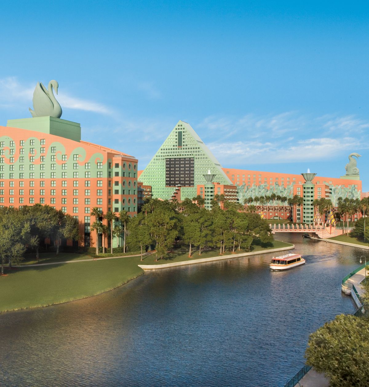 Walt Disney World Resort está lleno de novedades y mucha magia para esta Navidad ya que Santa Claus y la señora Claus volvieron a elegir a Walt Disney World Swan and Dolphin como su resort favorito. - Ladevi Medios y Soluciones Walt Disney World Resort está lleno de novedades y mucha magia para esta Navidad ya que Santa Claus y la señora Claus volvieron a elegir a Walt Disney World Swan and Dolphin como su resort favorito.