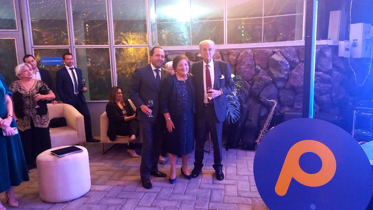 Diego Padula; Lucía de Padula; y Esteban Pérez, fundador de Polimundo.