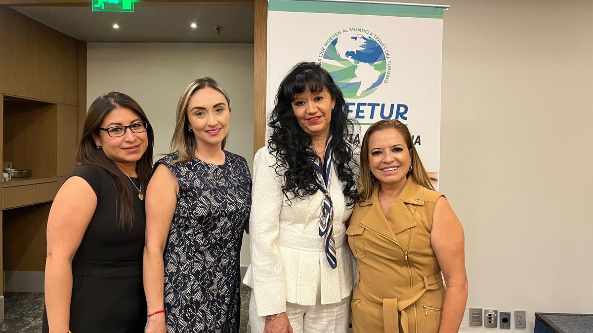 Patricia García, Teresa Hernández, Karen Florez y Adriana Martínez en la comida presentación organizada por Confetur.