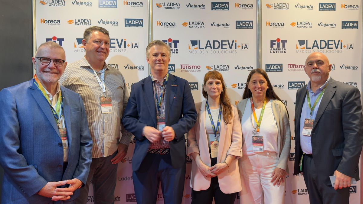 Carlos Pera, presidente Asociación Uruguaya de Agencias de Viajes; Aroldo Schultz, presidente Scultz Operadora de Turismo; Lucas Ozuna, director comercial Europamundo Anabella Della Zoppa, Europamundo; Maria Fernanda Dublanc, gerente de producto de Organización Piamonte; Gonzalo Yrurtia, director de Ladevi. Carlos Pera, presidente Asociación Uruguaya de Agencias de Viajes; Aroldo Schultz, presidente Scultz Operadora de Turismo; Lucas Ozuna, director comercial Europamundo Anabella Della Zoppa, Europamundo; Maria Fernanda Dublanc, gerente de producto de Organización Piamonte; Gonzalo Yrurtia, director de Ladevi.