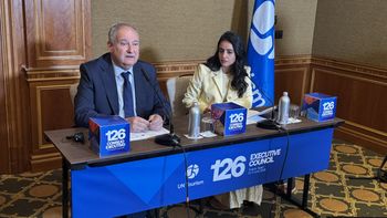 Jordi Hereu, ministro de Industria y Turismo de España, junto a Shaikha Nasser Al Nowais, secretaria general de ONU Turismo, en el 126 Consejo Ejecutivo de ONU Turismo.