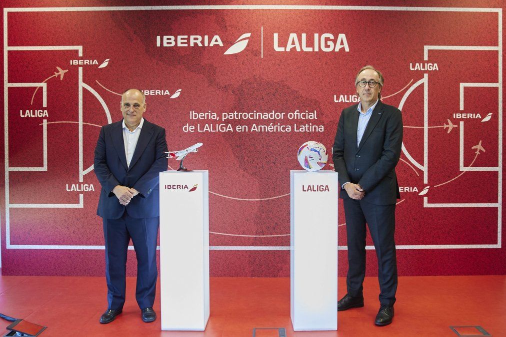 Javier Tebas, presidente de La Liga y Fernando Candela, presidente y CEO de Iberia.