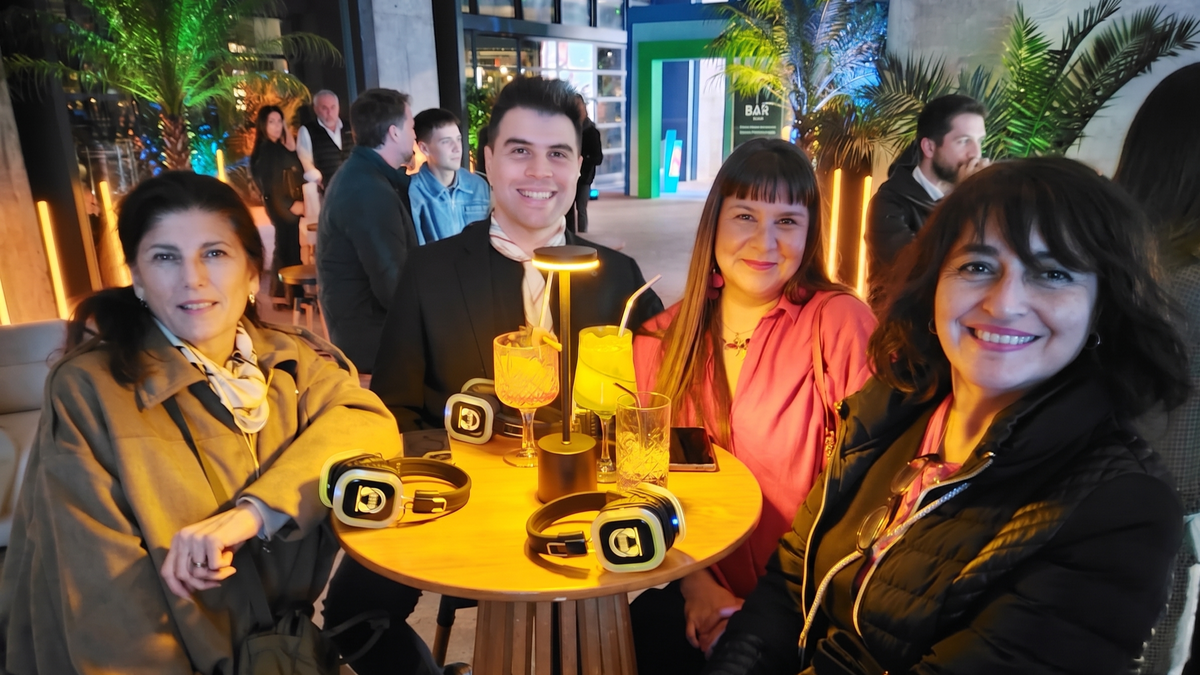Claudia Ljubicic, Diego &Aacute;lvarez, Alejandra Fredes y Jacqueline Vergara.