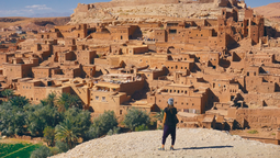 Marruecos cautiva con ciudades imperiales, desiertos infinitos y cultura viva. Un destino donde cada rincón cuenta una historia milenaria.