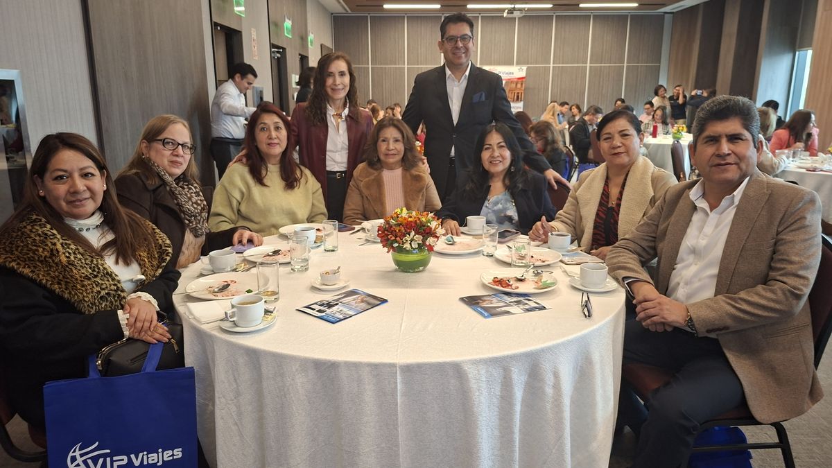 Agentes de viajes junto a Mary Guizado de VIP Viajes y Pablo Pastor de Terrawind. Agentes de viajes junto a Mary Guizado de VIP Viajes y Pablo Pastor de Terrawind.