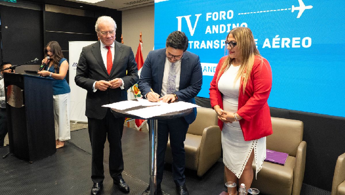 Firma del acuerdo entre Perú y Ecuador durante el IV Foro Andino impulsa la conectividad aérea regional. Firma del acuerdo entre Perú y Ecuador durante el IV Foro Andino impulsa la conectividad aérea regional.