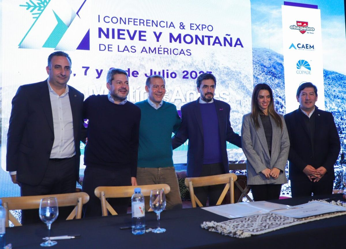 Los funcionarios que participaron en la 1° Conferencia & Expo Nieve y Montañas de las Américas.