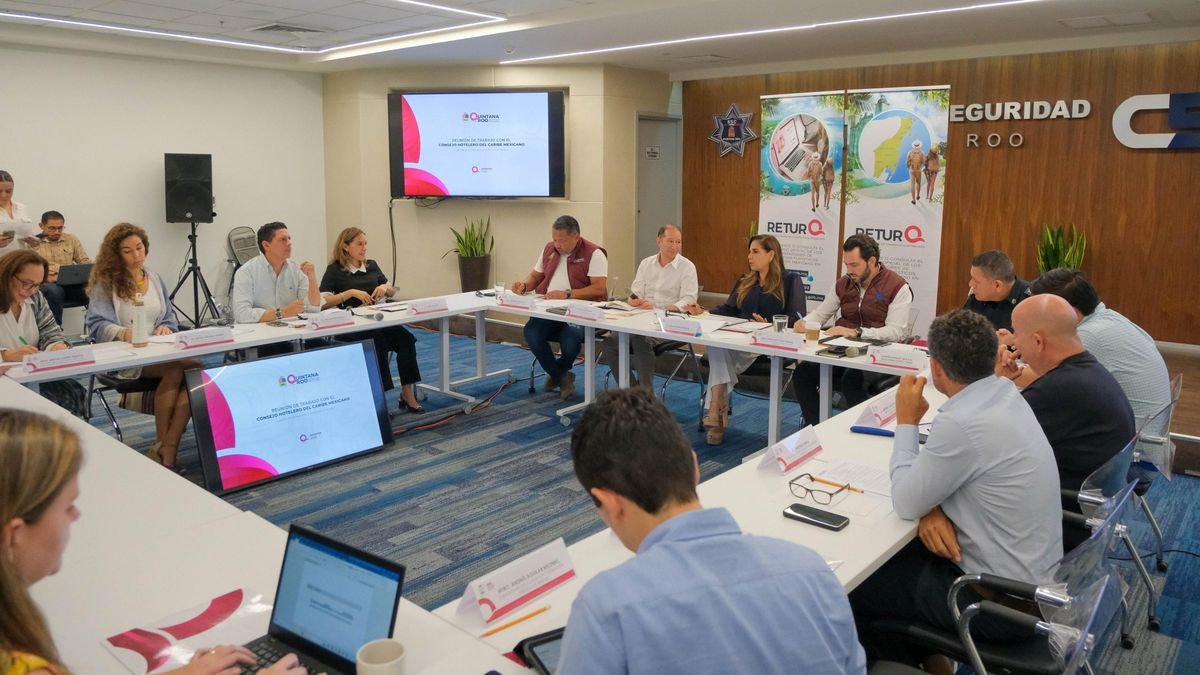 El gobierno de Quintana Roo se reunió con representantes hoteleros del Caribe Mexicano.