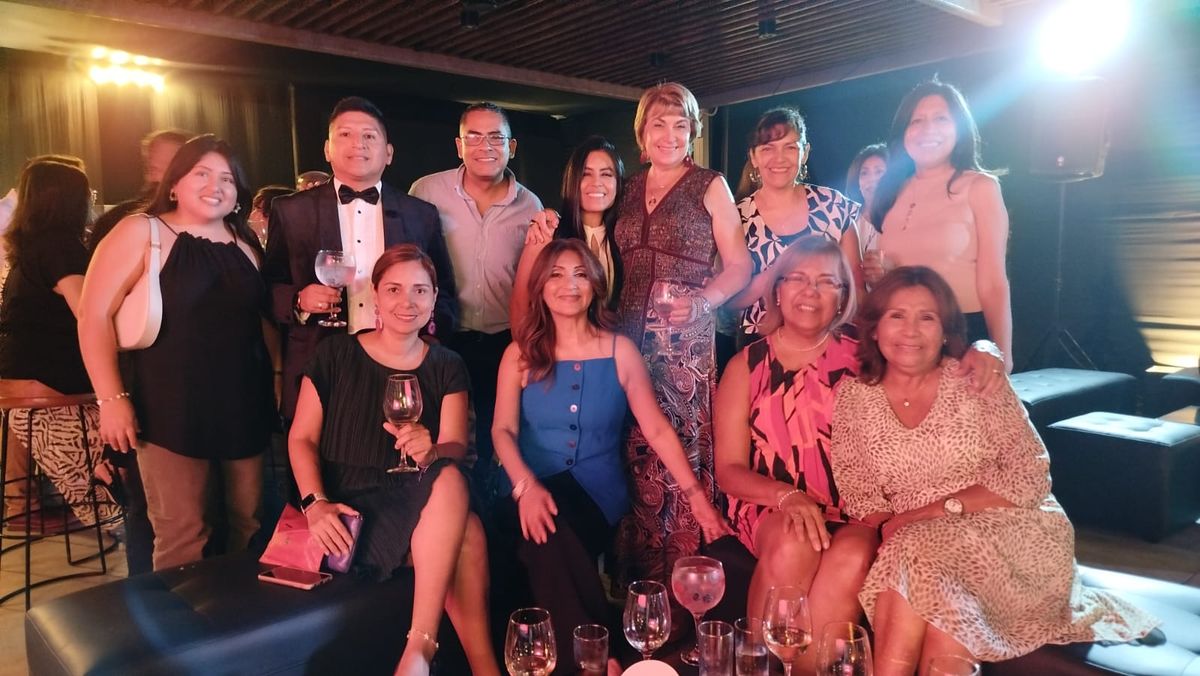 El equipo del Grupo GEA Perú junto a las agencias de viajes invitadas.
