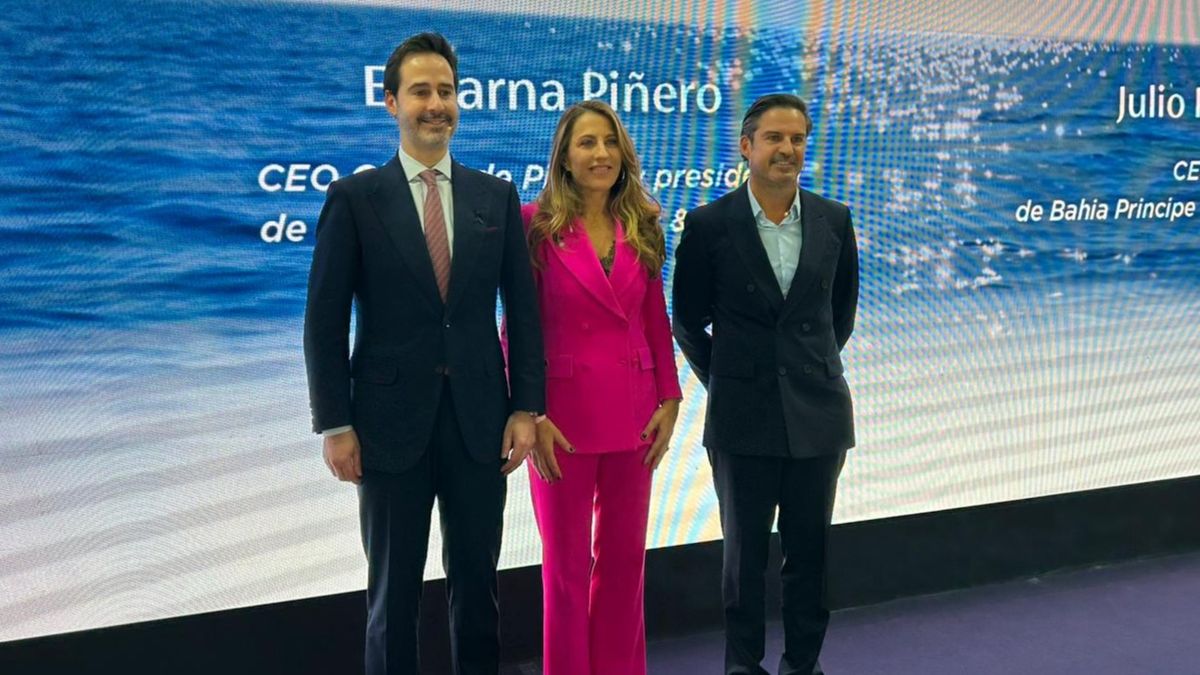 Javier Águila, presidente de Exclusive Colecction de Hyatt; Encarna Piñero, CEO de Grupo Piñero; y Julio Pérez, CEO de Bahia Principe, respectivamente.