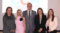 Flora Ayub, directora ejecutiva de la Cámara Costarricense de Hoteles; María Cristina Castro Villafranca, embajadora de Costa Rica en Colombia; Ernesto Solano Soto, ministro consejero de la Embajada de Costa Rica en Colombia; Mariluz González, líder de Ventas de Copa Airlines en Bogotá; y Carol Barbosa, del departamento de Mercadeo de la Cámara Costarricense de Hoteles.