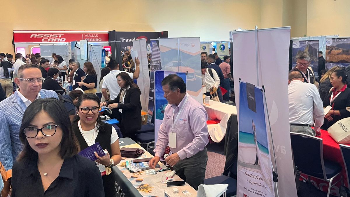 Agentes de viajes durante la edición de agosto de EPTUR 2025.