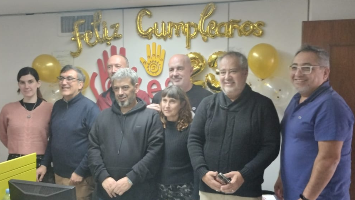 El equipo de Soles Fun and Leisure celebraron su 23° aniversario en el mercado.