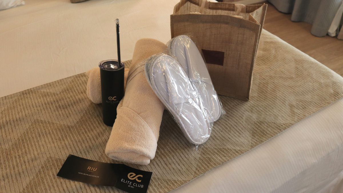 Kit de bienvenida de Elite Club en RIU Palace Aruba.