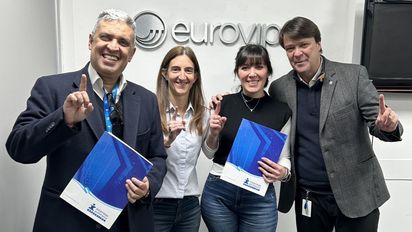 Eduardo Aoki, CEO de Intermac Assistance; junto a Guadalupe Muñoz, jefa de Ventas de Eurovips; Tamara Peralta, jefa de Producto y Operaciones Caribe, Sudamérica y Brasil de Eurovips; y Gerson Vianna Alves, director comercial de Intermac en Argentina.