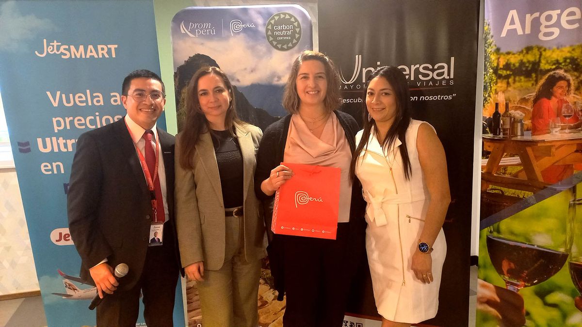 Agencias de viajes fueron premiadas por PromPerú en evento de Universal de Viajes.