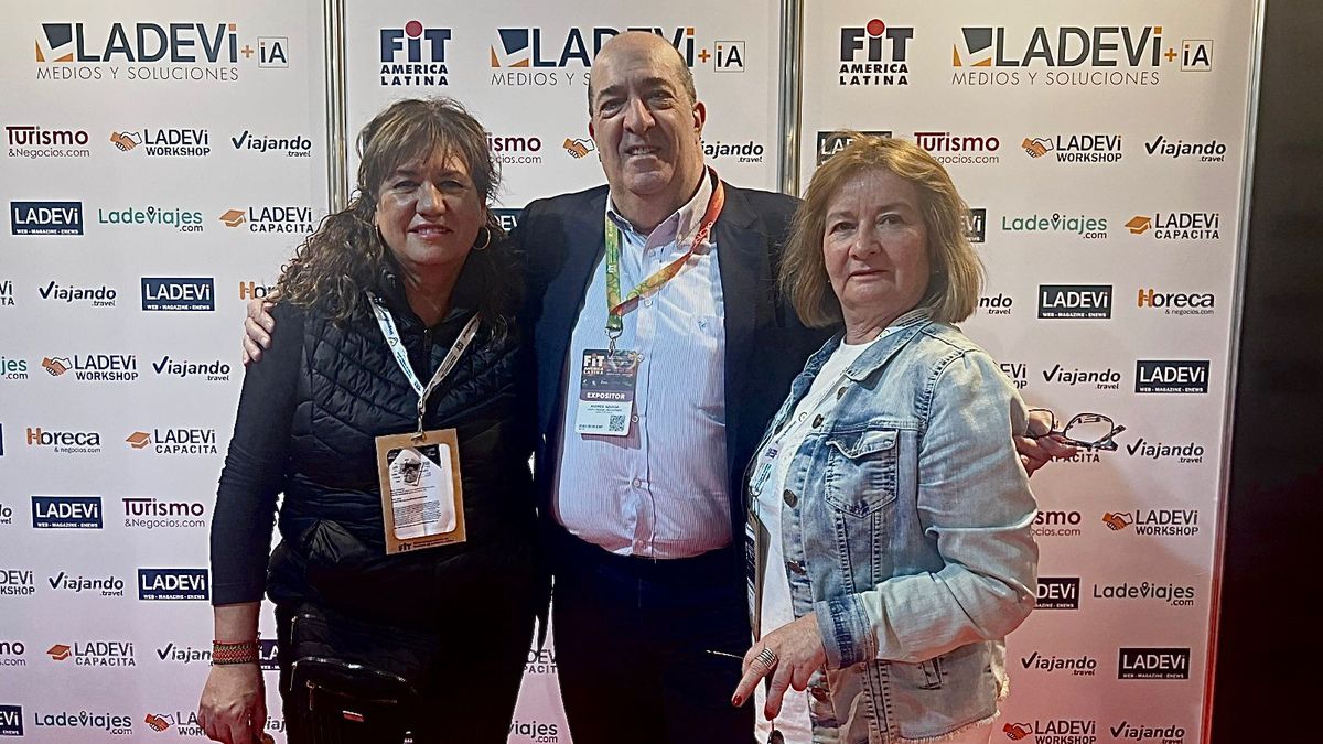 Maria Paz Gallegos, gerente general Travelaway; Andrés Azuaga, director comercial Ladevi en Chile; Miriam Gallardo, jefe de ventas Travelaway
