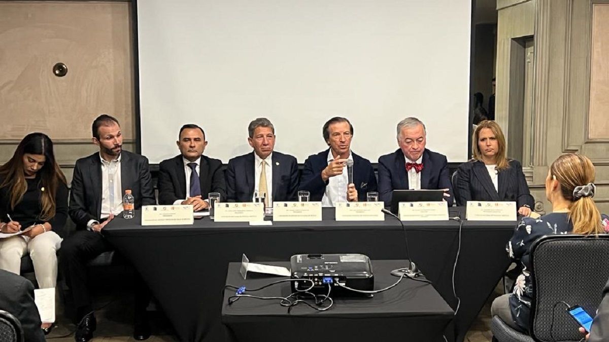 CNET y líderes hoteleros de Ciudad de México advirtieron sobre los riesgos por la falta de regulación de plataformas de hospedaje como Airbnb.