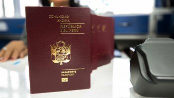 Migraciones declararía en emergencia impresión de pasaportes