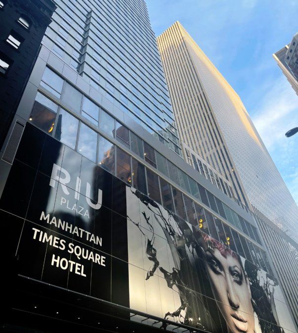 El RIU Plaza Manhattan Times Square, una de las opciones de la cadena en Nueva York. - Ladevi Medios y Soluciones El RIU Plaza Manhattan Times Square, una de las opciones de la cadena en Nueva York.