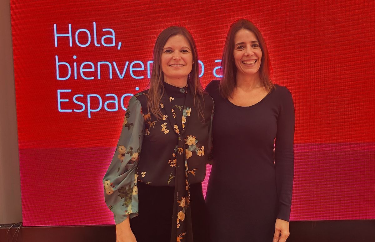 Sophie Deslandes y Dolores Silva Font en el Espacio Iberia de Buenos Aires.
