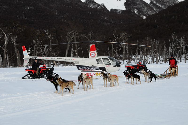 Una de las posibilidades que brinda la empresa Heliushuaia es combinar el vuelo en helicóptero con el esquí.