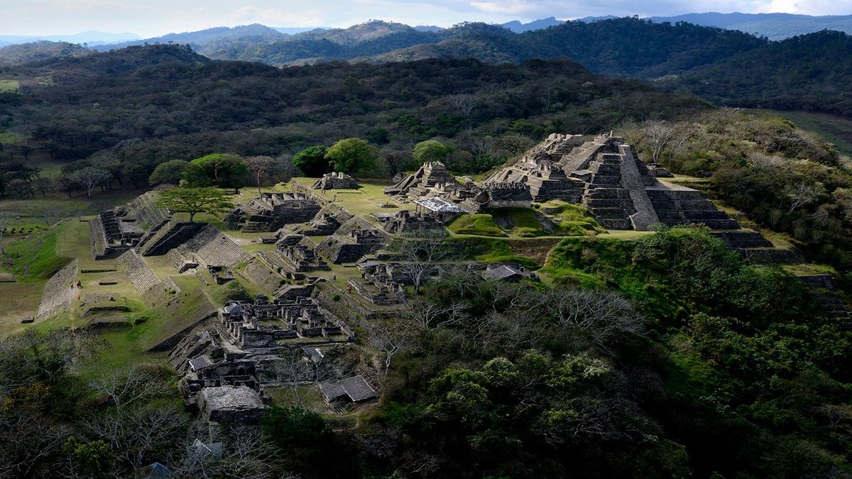 Descubre las pirámides más grandes de México.