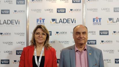 Trelew: Mónica Montes Roberts -gerenta del EnTreTur- y Miguel Ramos -presidente del Entretur- en su paso por el Centro de Negocios de Ladevi en FIT.