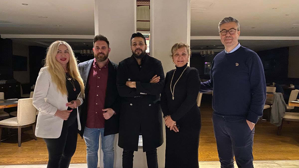 Guías, ejecutivos y directivos de Euroriente Travel que ofrecieron el viaje de familiarización. 