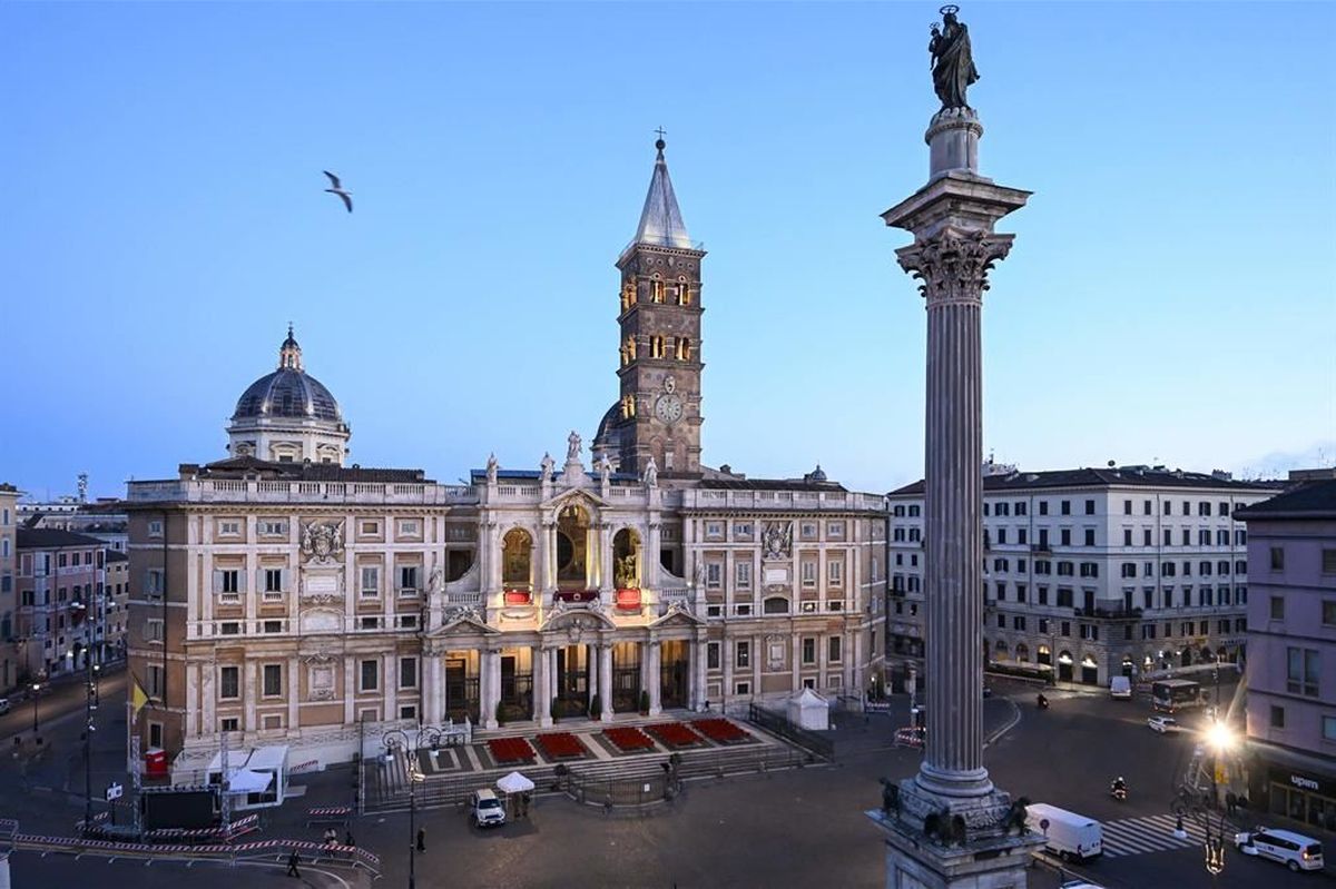 Leptistour ofrece uno de los mejores programas para visitar la tumba del Papa Francisco en Roma.