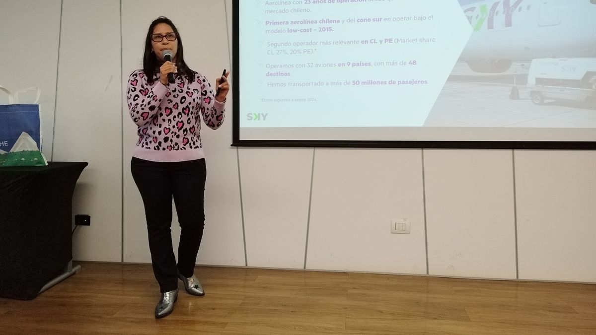 Keyla Rojas, jefa de Ventas de Sky Airline. 