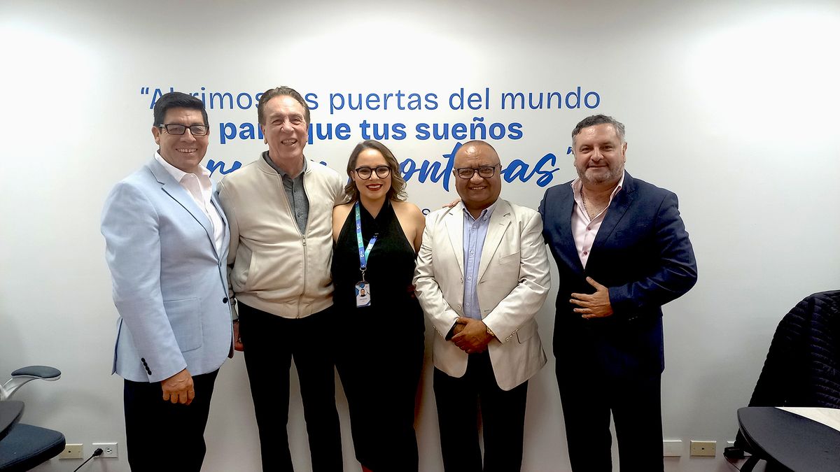 José Luis Egas, director de Visa Express; Francisco Arboleda, gerente general de Status Travel; Annie García, gerente de Visa Express; Pablo Lara, director de Proyectos de Universal de Viajes; y Fidel Murgueytio, gerente general de Maxitravel.&nbsp;