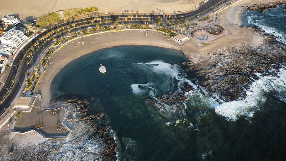 Playa La Lisera, en Arica, uno de los principales atractivos de la ciudad. - Ladevi Medios y Soluciones Playa La Lisera, en Arica, uno de los principales atractivos de la ciudad.
