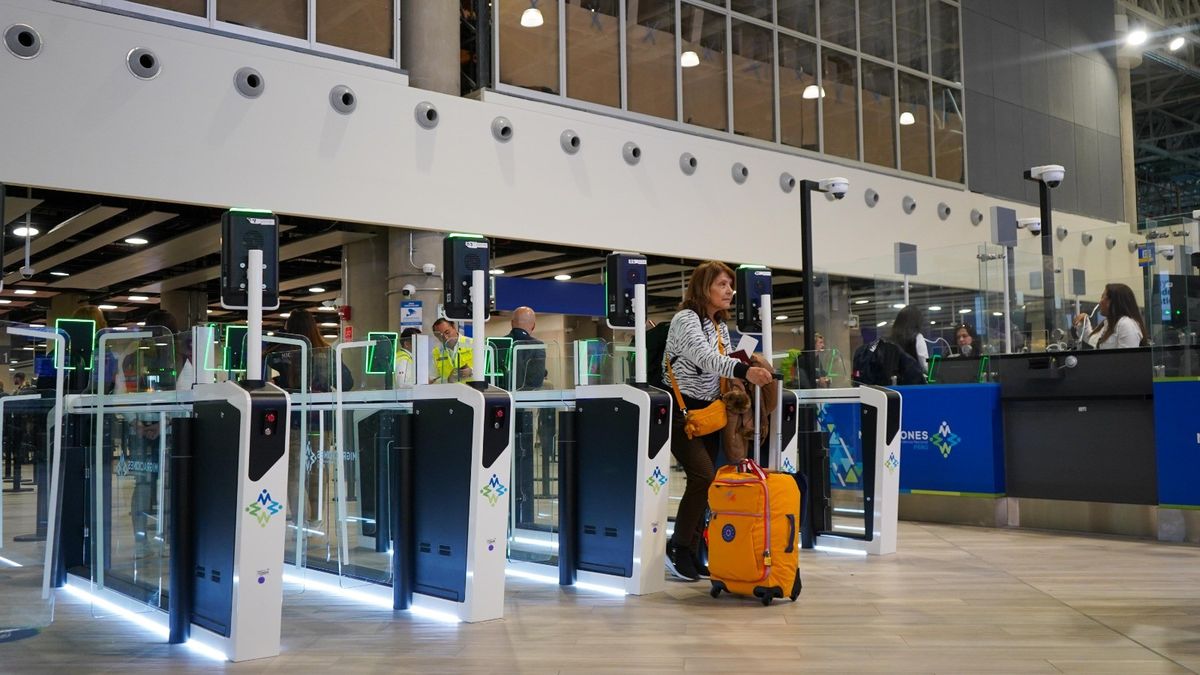 Migraciones habilita e-gates para turistas extranjeros en el nuevo aeropuerto Internacional Jorge Chávez.