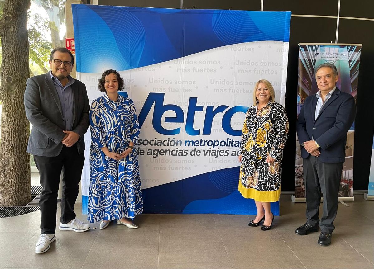 La presidenta de la Asociación Metropolitana de Agencias de Viajes (Metro) con directivos de Sabre, VP Plaza España y MAS Servicios.&nbsp;