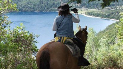 Bariloche ofrece la posibilidad de realizar cabalgatas por los lagos Gutierrez y Moreno, Cerro Campanario y más.