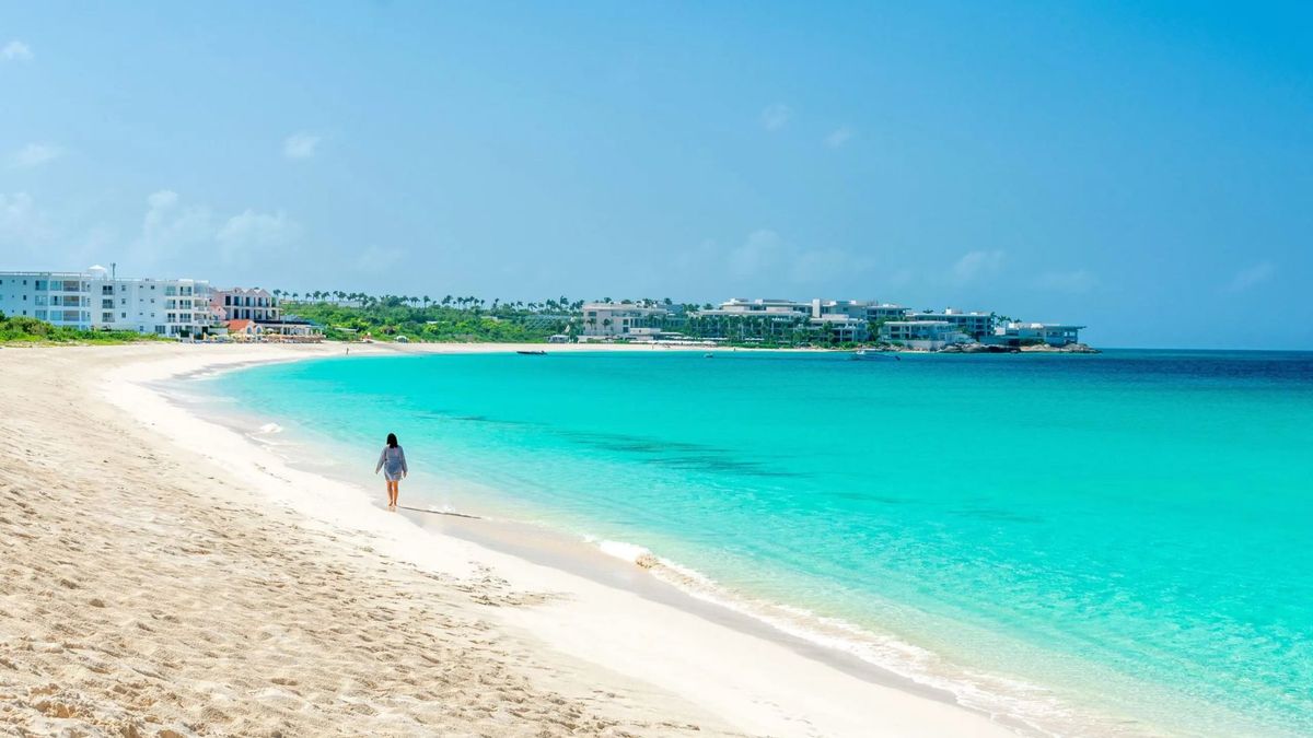 Meads Bay en Anguilla es considerada como una de las playas más bellas del mundo.