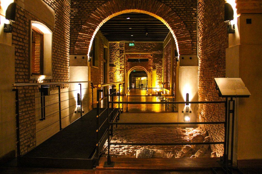 En San Telmo, el Zanjón de Granados nos relata parte de la historia fundacional de la ciudad.