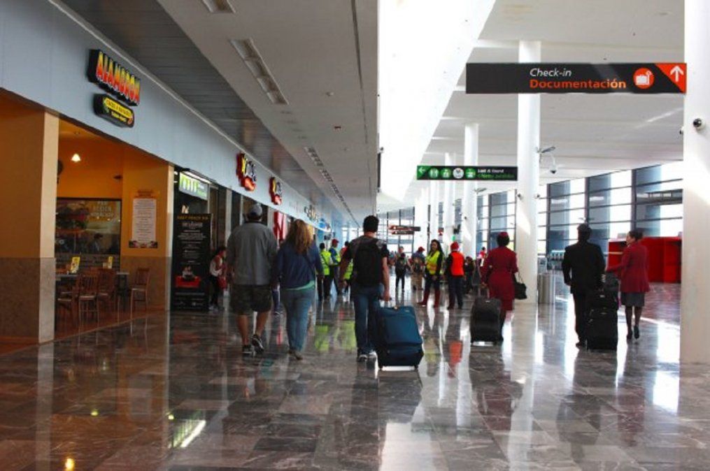 La Secretaría de Salud pidió vitar los viajes internacionales por Covid-19.