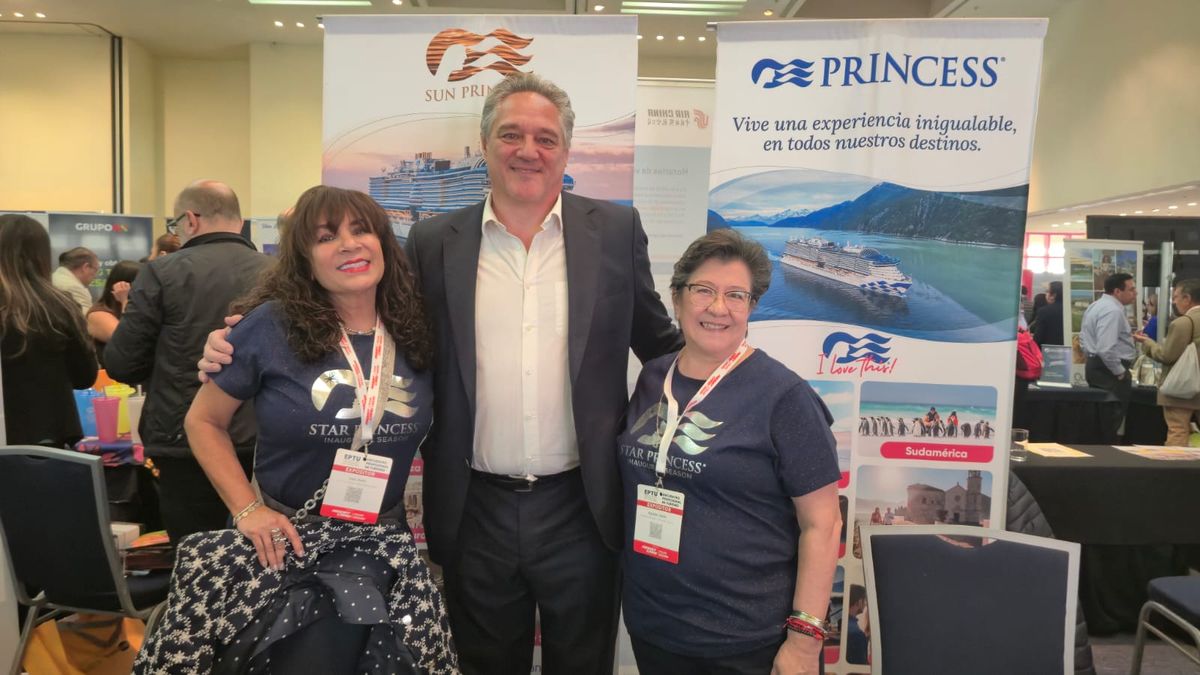 Representantes de Princess Cruises en EPTU, junto a Adrián González.