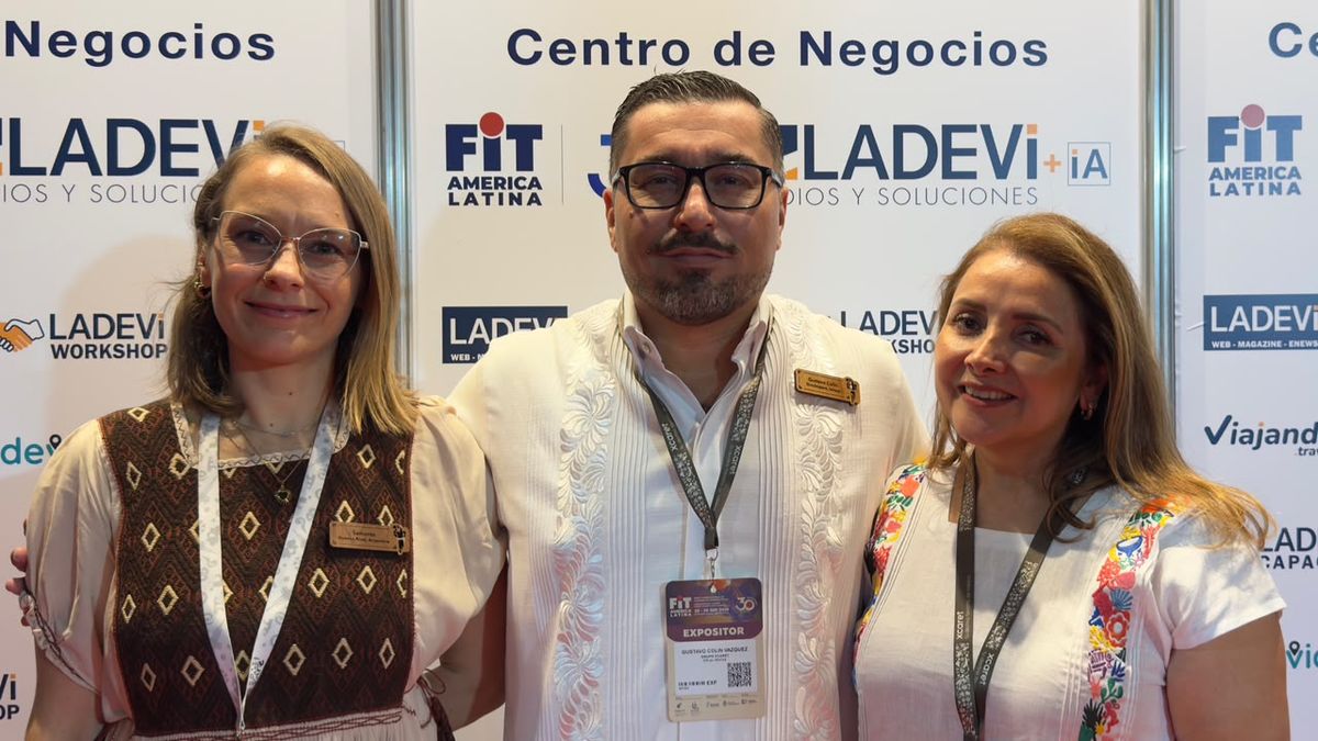 Grupo Xcaret: Samanta Piyuka Indulecki, directora de Ventas Cono Sur; junto a Gustavo Colin Vázquez, director de Ventas Latam; y Lizeth Álvarez Gorosave, directora ejecutiva comercial.