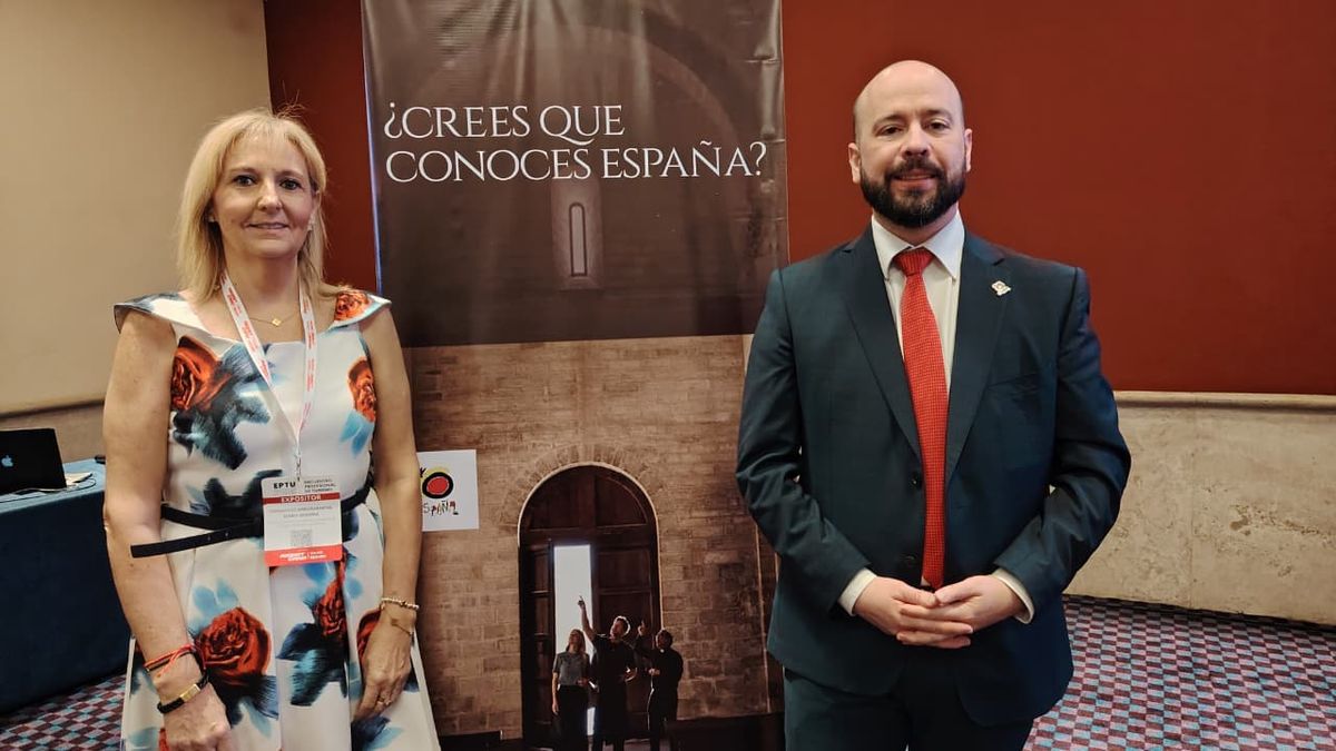 Begoña fernández Arrubarrena, responsable de Promoción de la Embajada de España en México; y José Miguel Machimbarrena, consejero de Turismo de la Embajada de España en México.