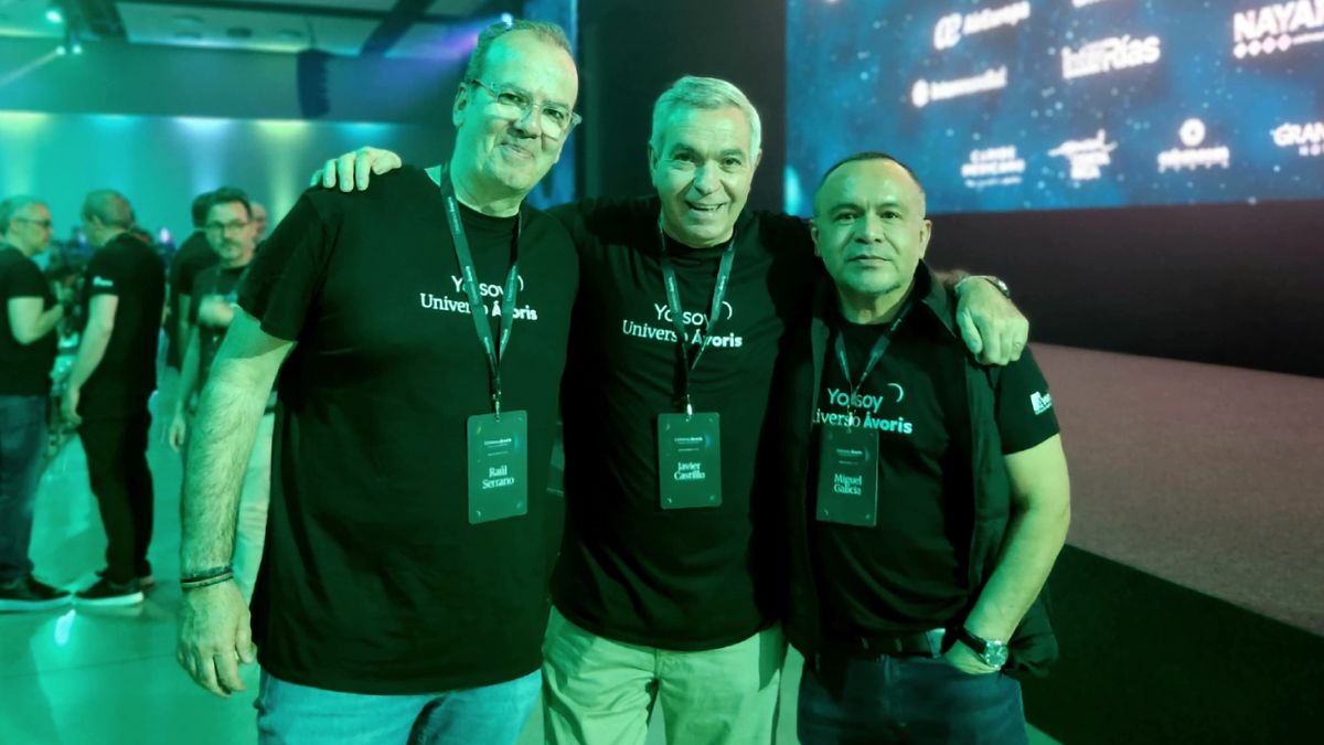 Raúl Serrano Gómez y Javier Castillo Medina, directivos de Ávoris Corporación Empresarial; y Miguel Galicia, directror general de Operadora Travel Shop.&nbsp; 