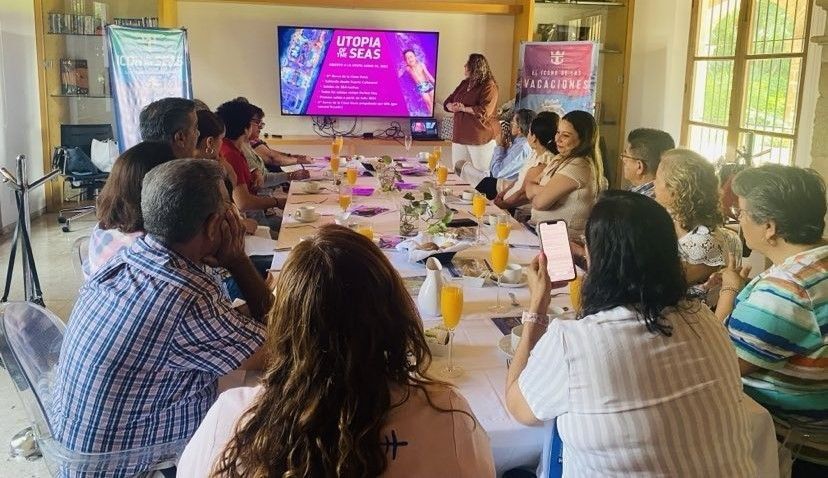 Adriana Holguín, key account manager de Royal Caribbean para México, fue la encargada de brindar la capacitación de Le Blanc Tours sobre los productos de la naviera.