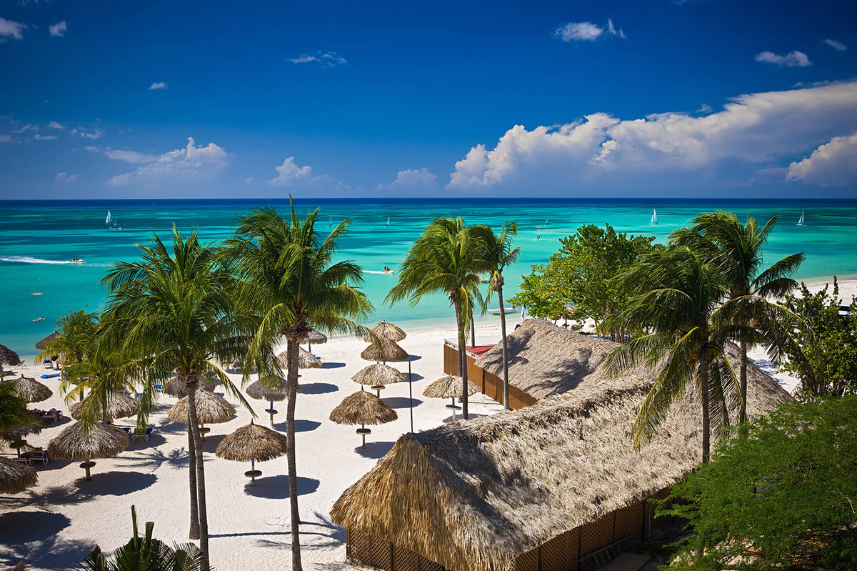 Aruba Marriott Resort & Stellaris Casino ofrece propuestas para eventos al aire libre en la piscina o en la playa.  